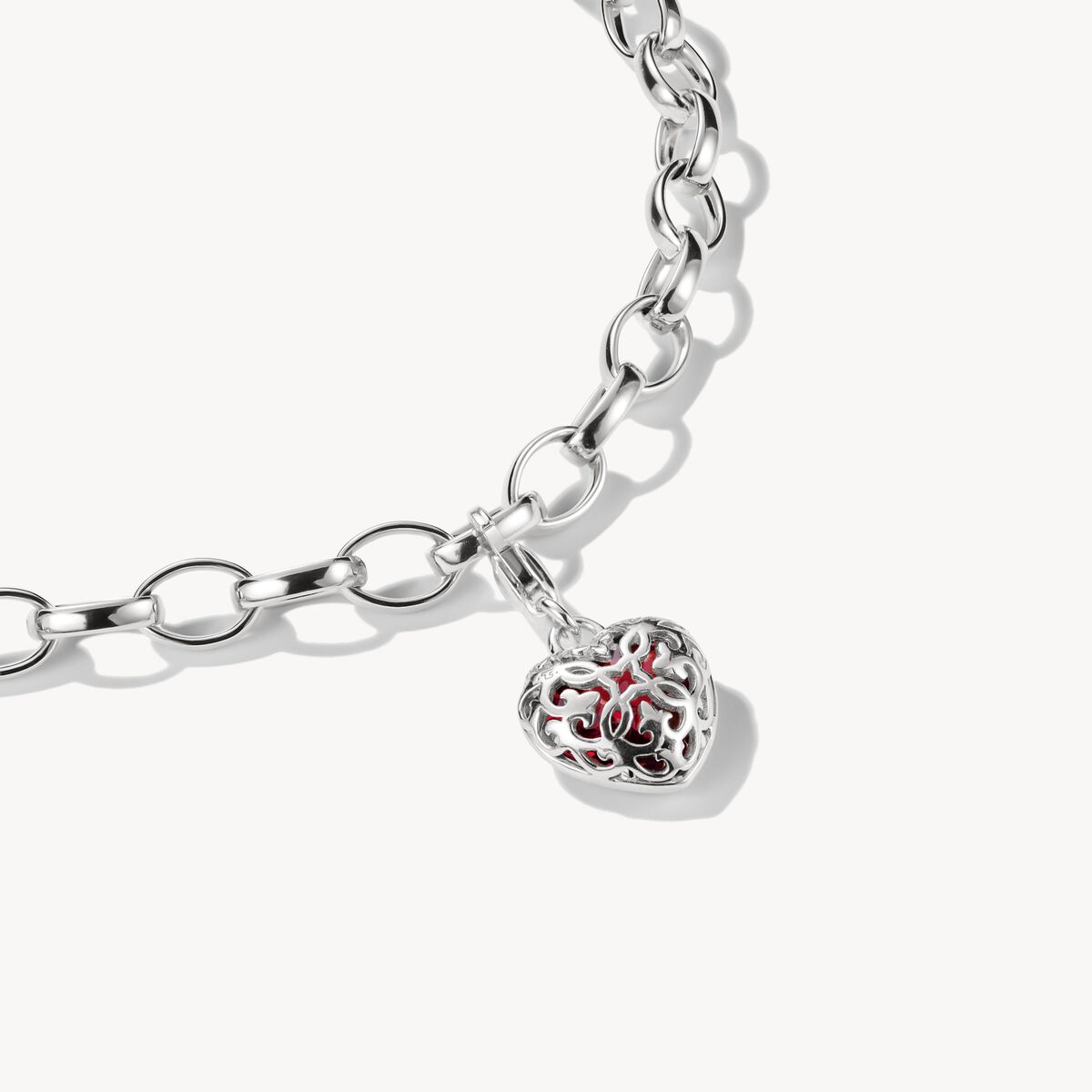Charm-hängsmycke med röd, hjärtslipad sten, silver - Bild 3